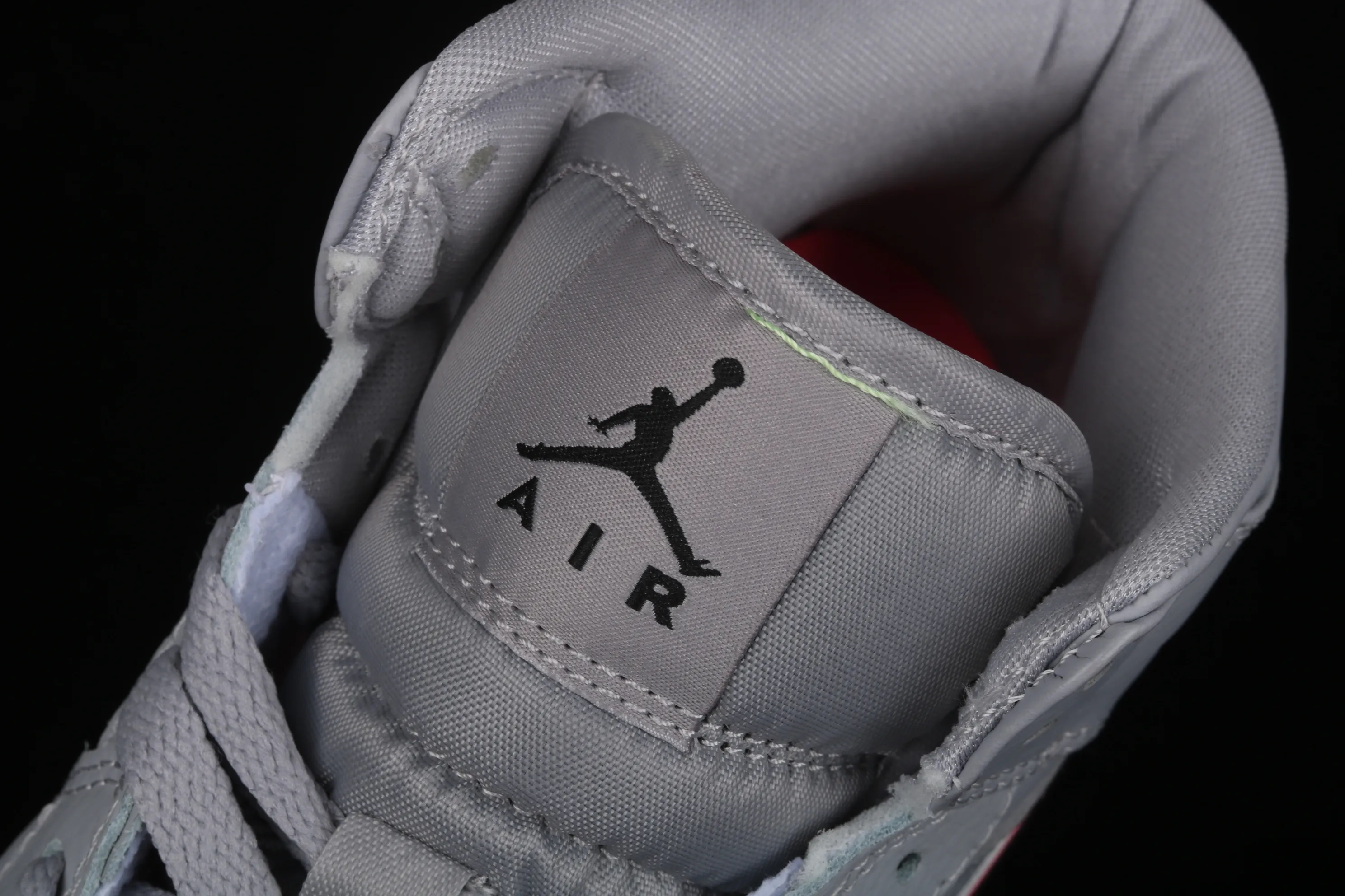 All categories Air Jordan Jordan series basketball shoes Air Jordan 1 Mid Air Jordan 1 mid AJ1 Joe 1 mid gray red 555112-060
